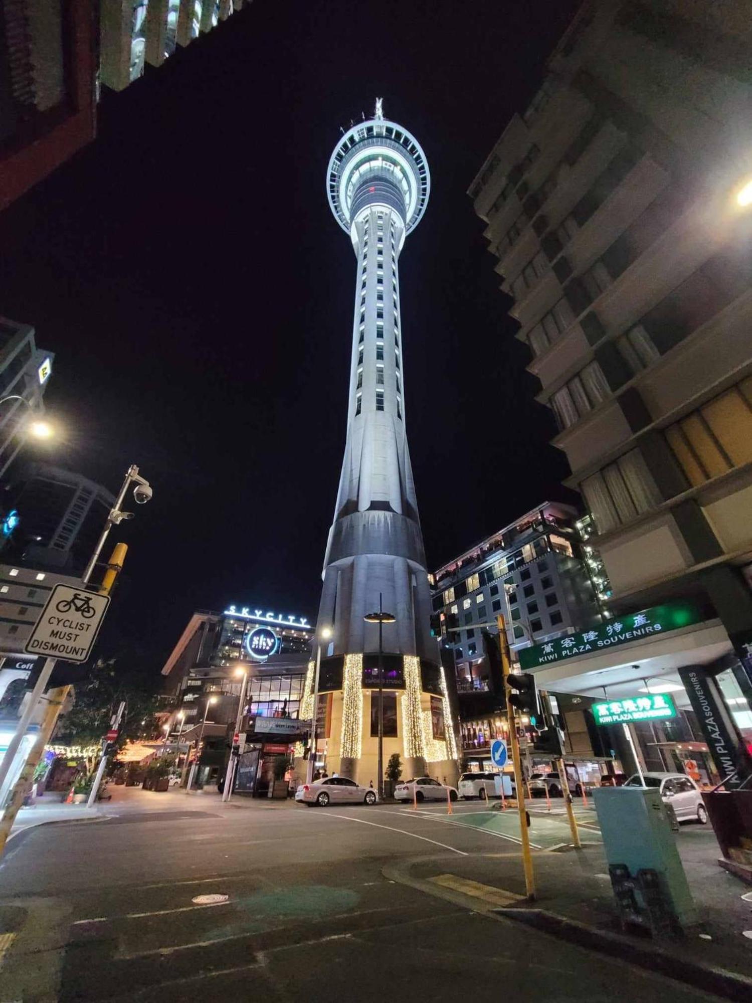Sky Tower Just Next Door Apartment Auckland Exterior photo